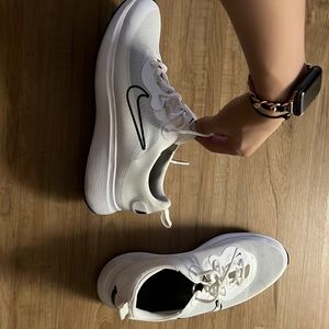 Nike shoes/ sneaker/ golf shoes 7.5